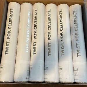 White confetti poppers